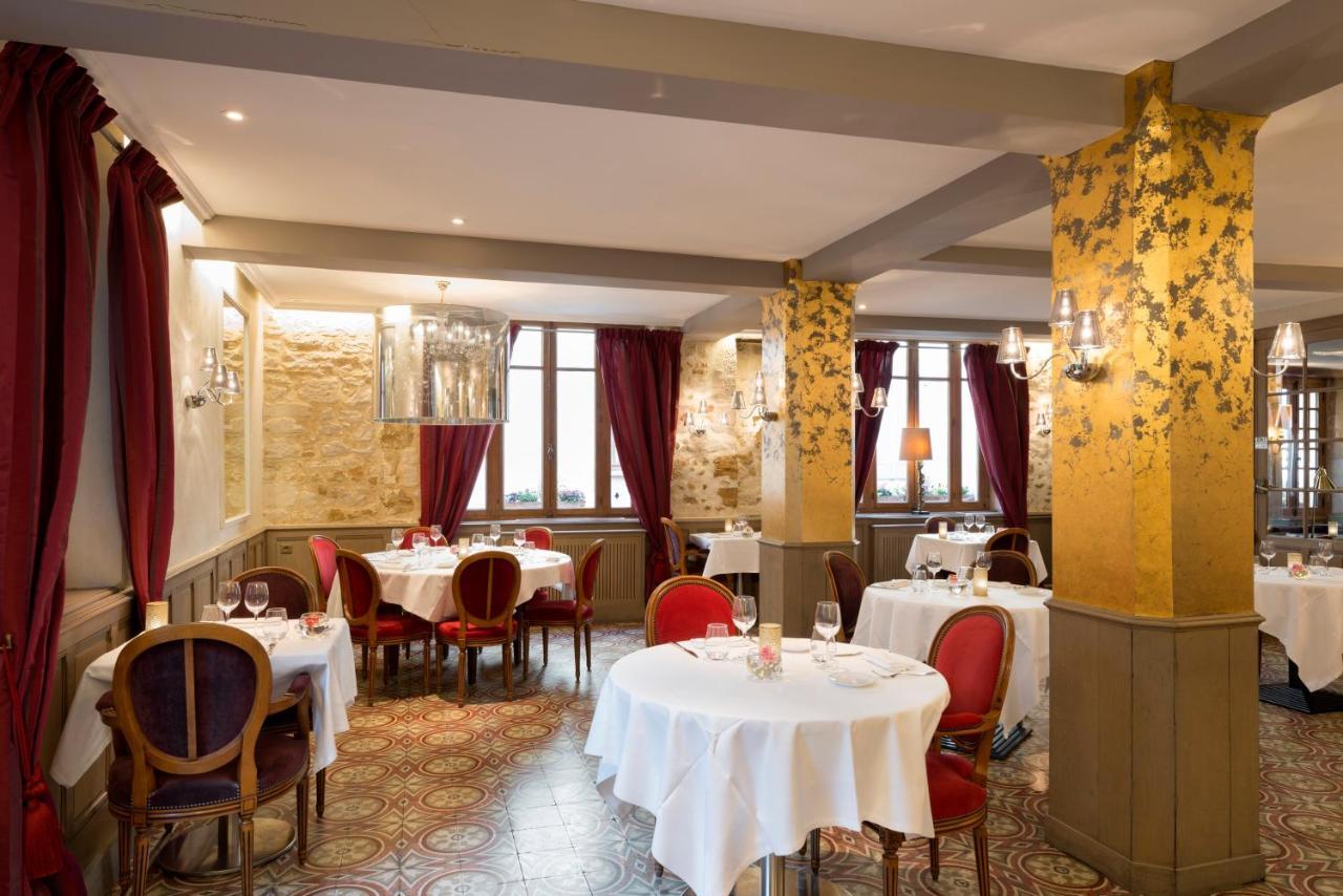 מונטניה-או-פרש Logis - Hotel & Restaurant Du Tribunal מראה חיצוני תמונה