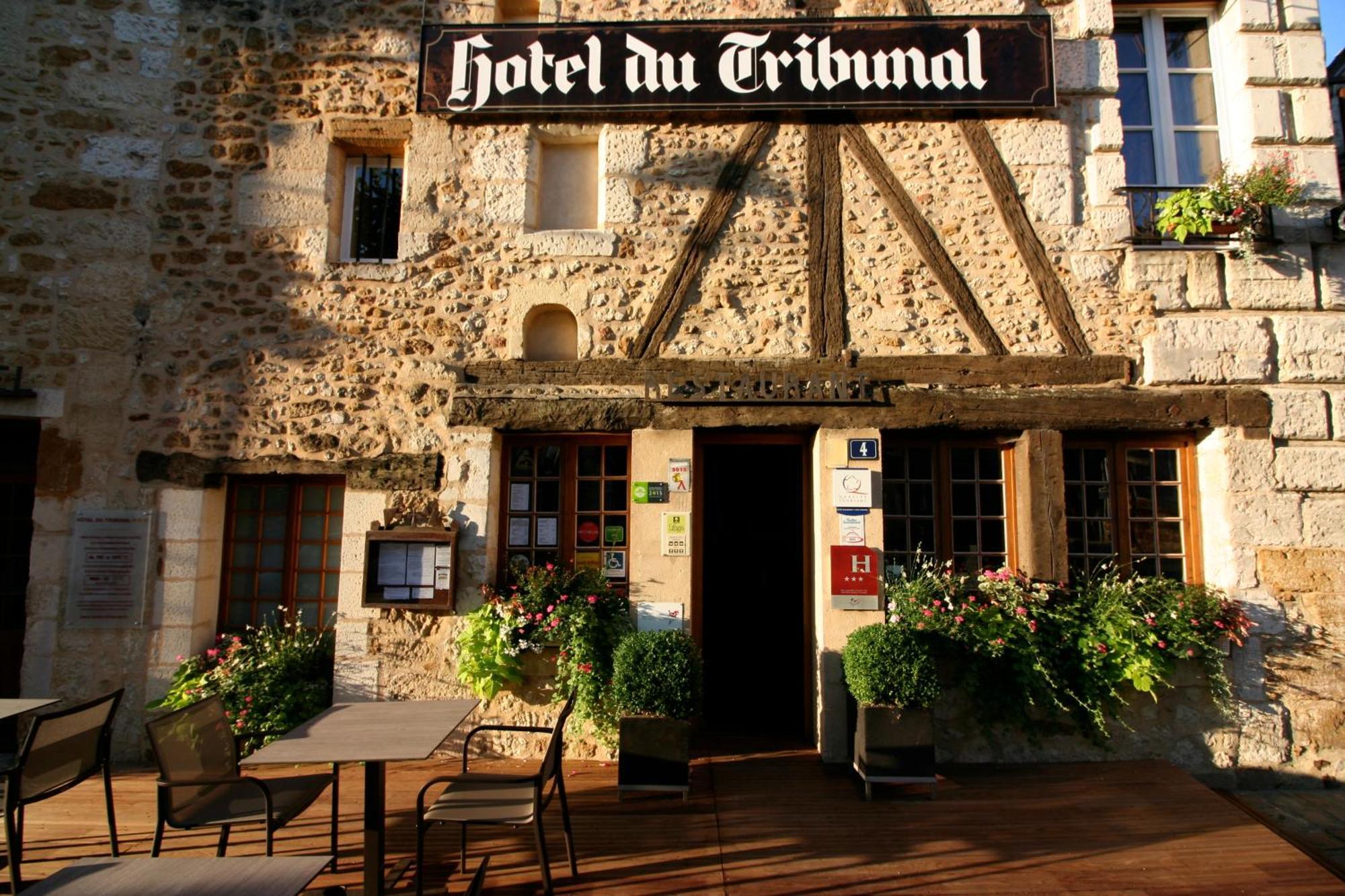 מונטניה-או-פרש Logis - Hotel & Restaurant Du Tribunal מראה חיצוני תמונה